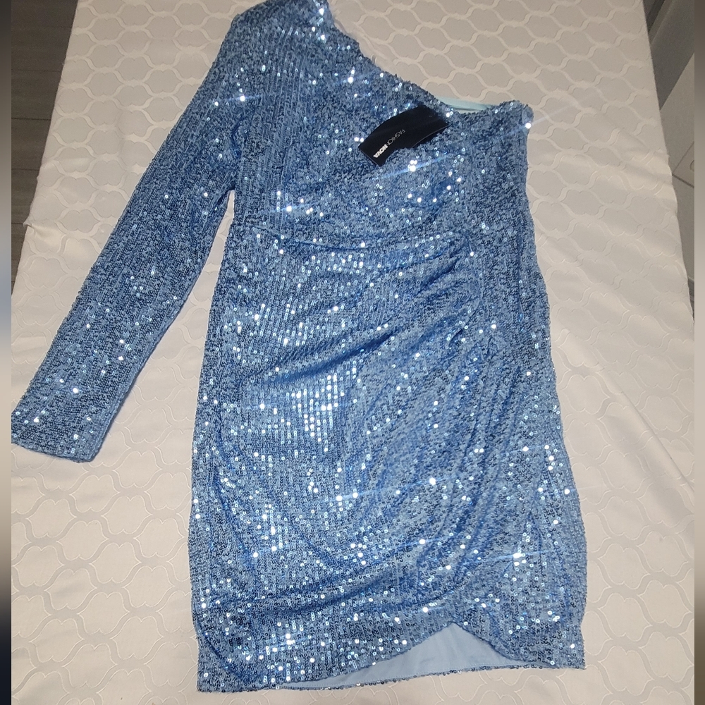 Fashion Nova Dress Large sequin one shoulder strechable in blue sky color. - Picture 7 of 16